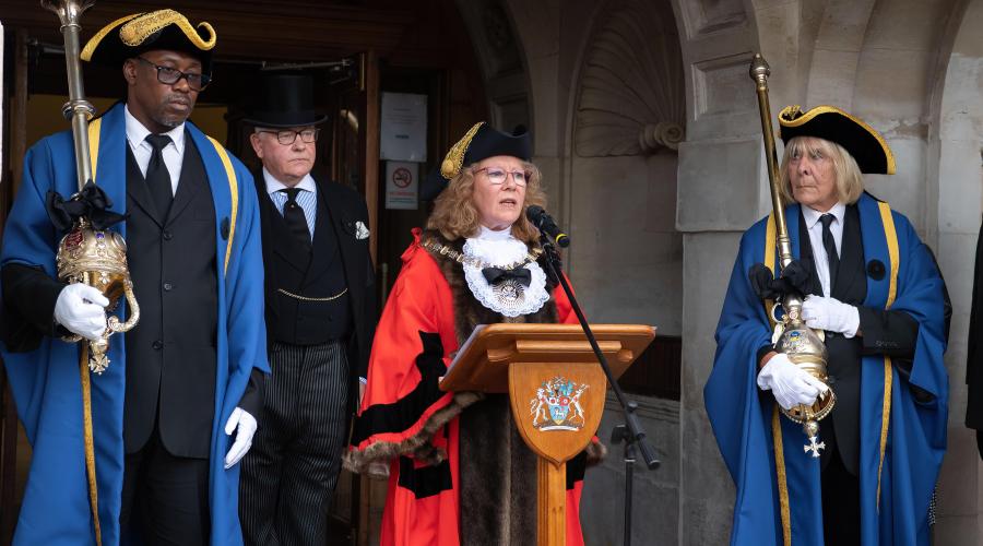 The Worshipful Mayor of Barnet, Cllr Alison Moore Proclaims His Majesty The King